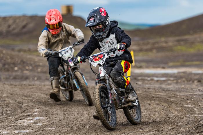 Revvi vs Amped Electric Bikes - Which Is Best for Kids? (UK Guide)