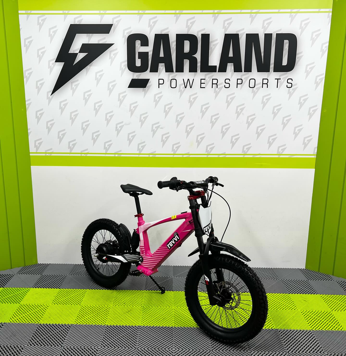 Revvi 18" Electric Bike - Pink