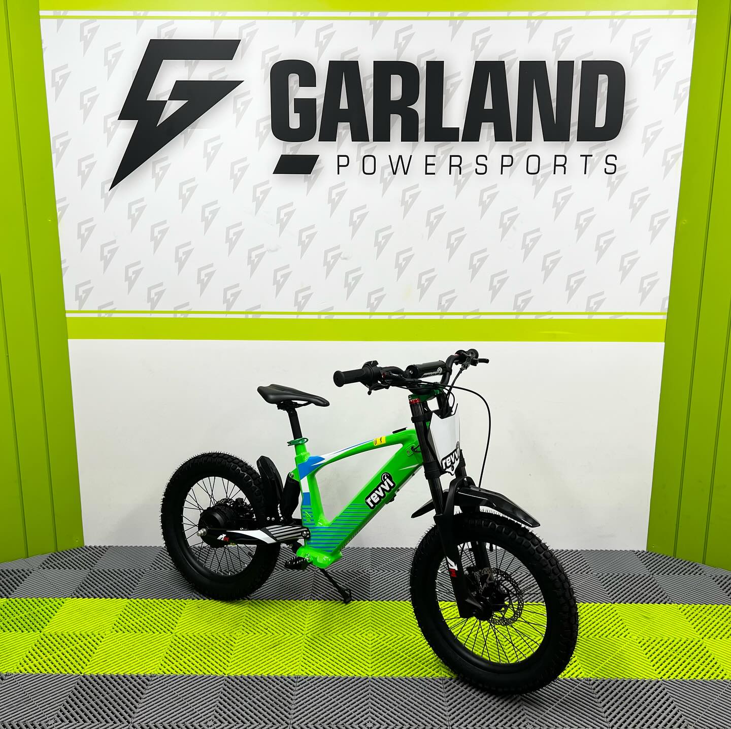 Revvi 18" Electric Bike - Green