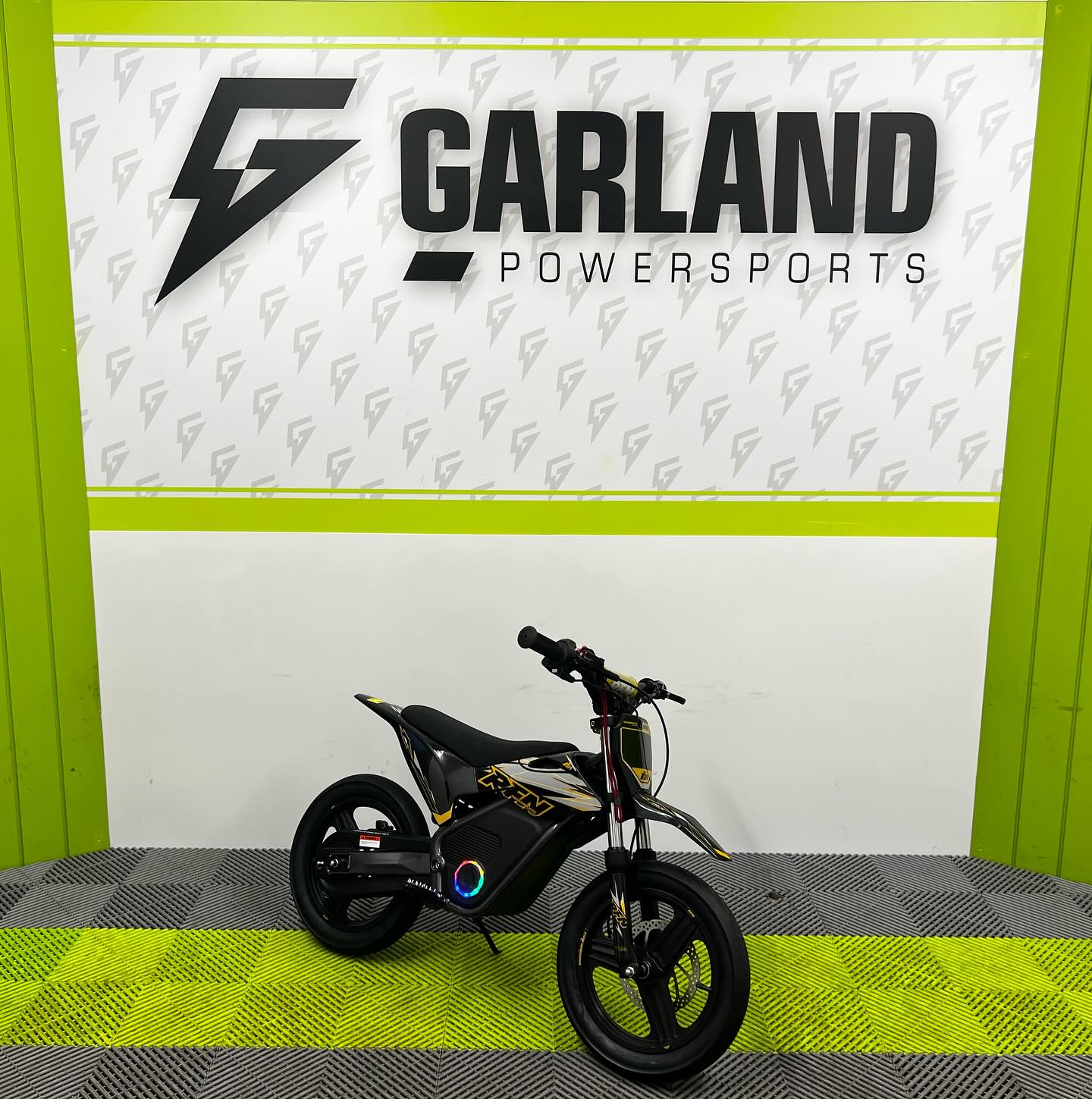 RFN Warrior SX-E700 R SM Edition 700W Electric Bike - Black Gold