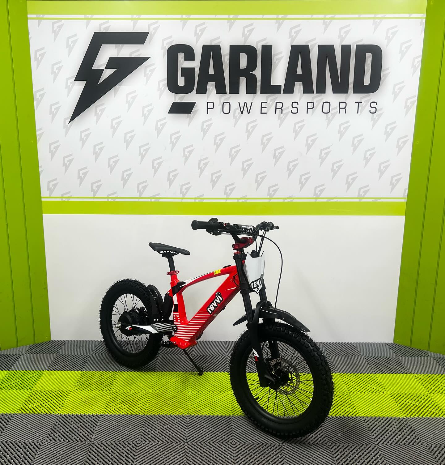 Revvi 18" Electric Bike - Red