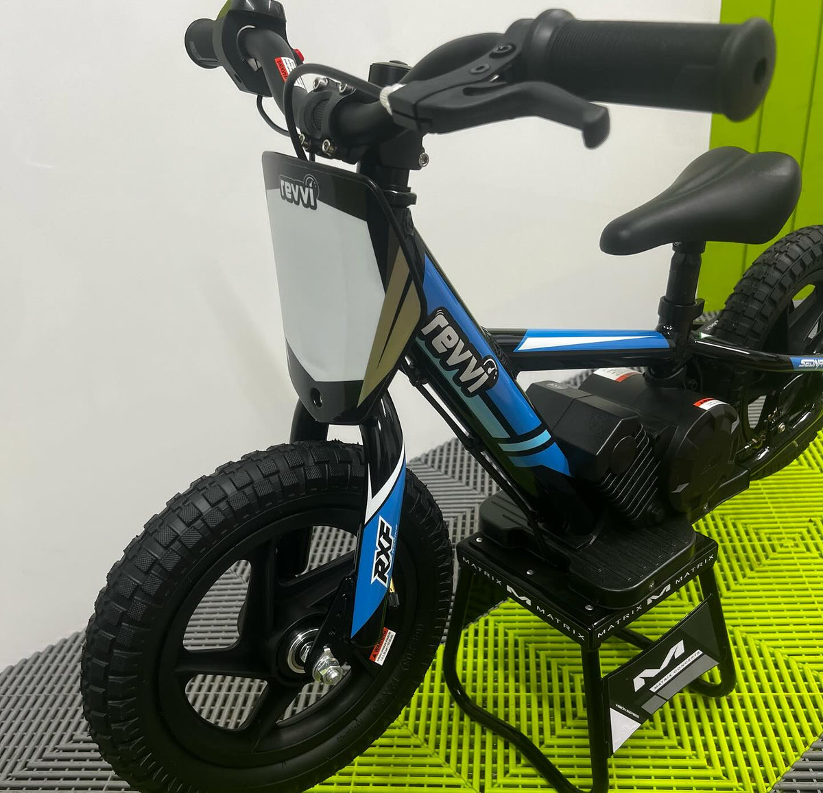 Revvi 12 Electric Bike, Stabilisers & Helmet Bundle – Blue