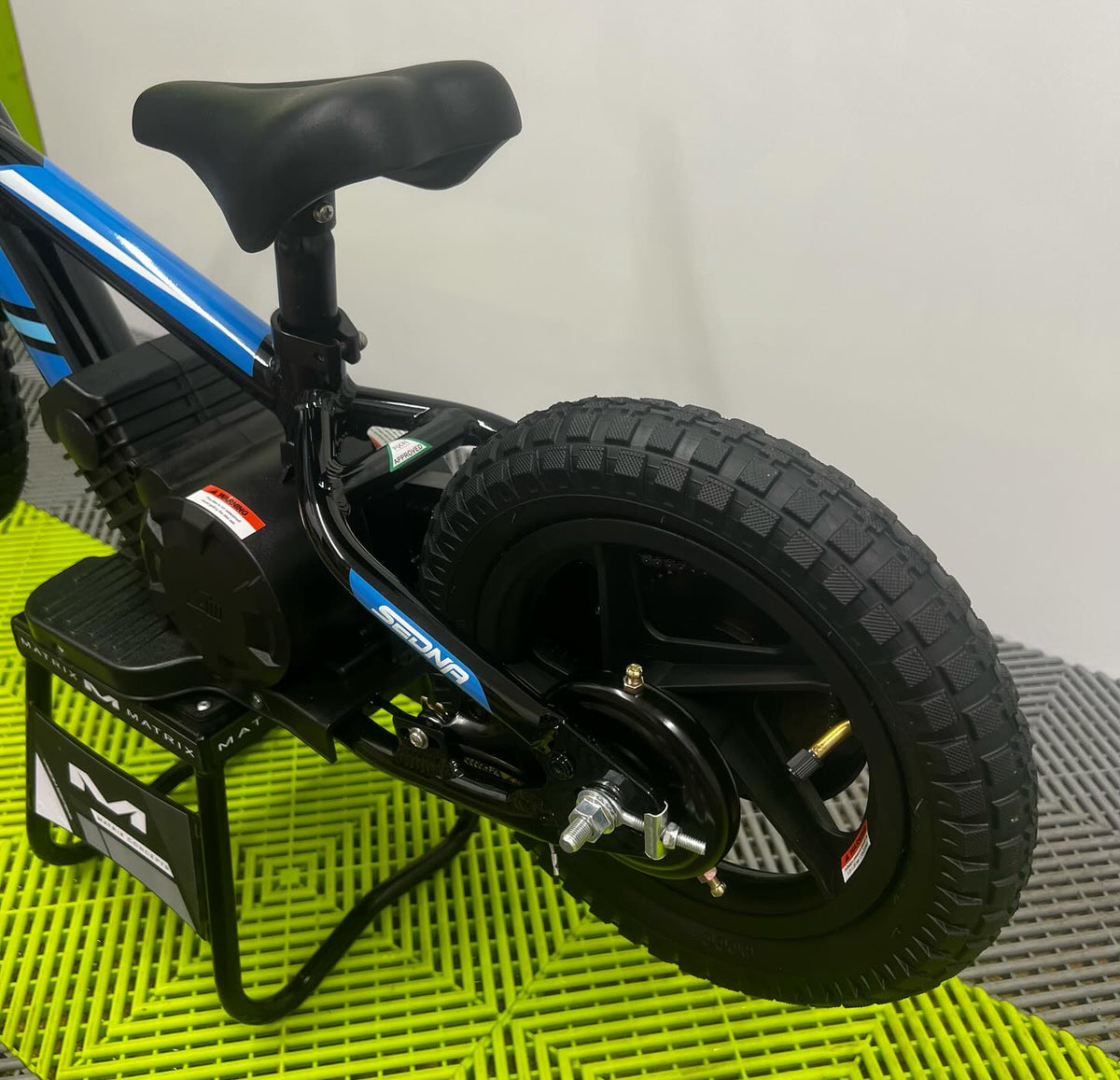 Revvi 12 Electric Bike, Stabilisers & Helmet Bundle – Blue