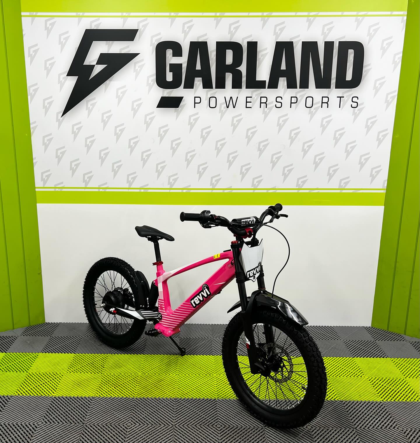 Revvi 20" 800W Electric Bike - Pink