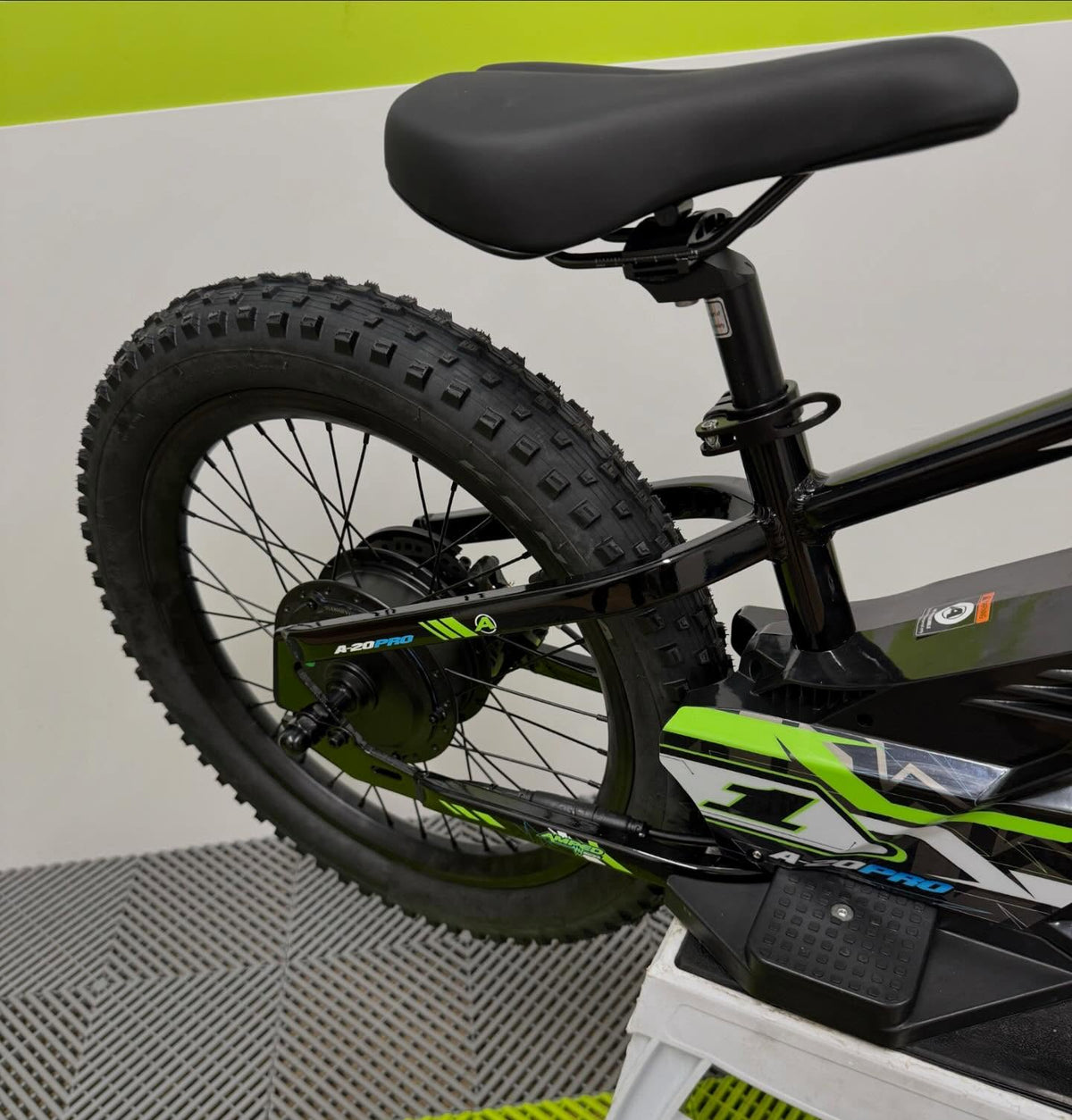 Amped A20 Pro Electric Bike + Riding Gear Bundle - Black