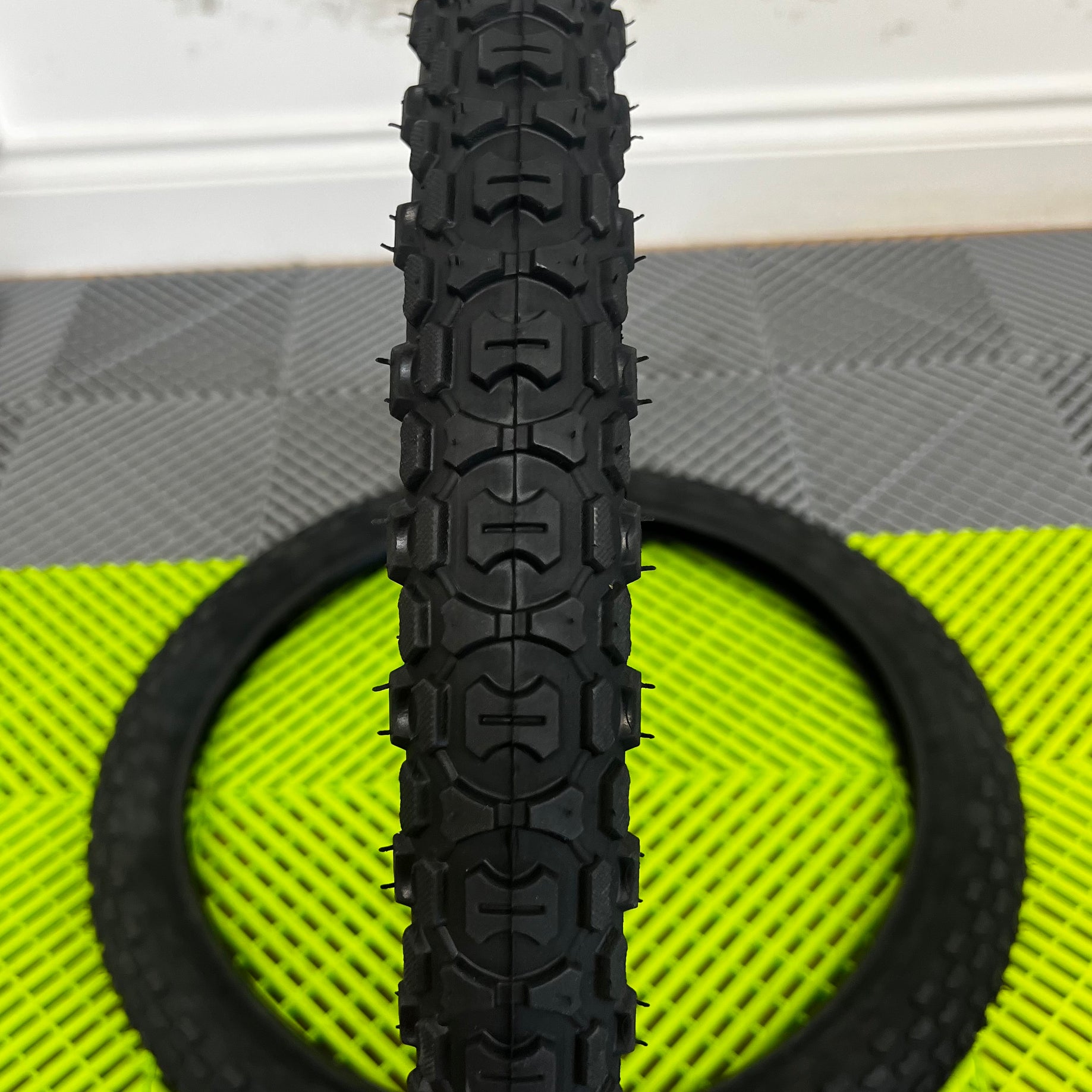 Amped A20 Replacement Tyre Set (2pc pair) 20x 2.125 To Fit Amped A20 Standard Models Only