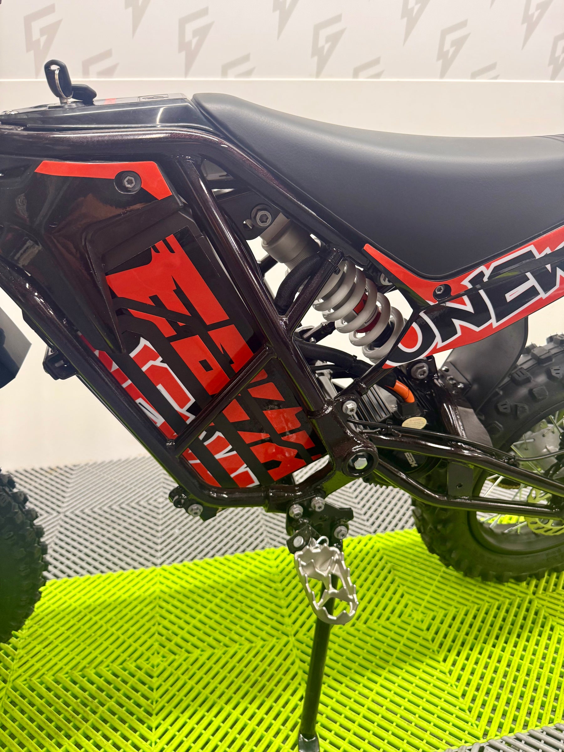 EBOX V3 60R - Oneway/Red