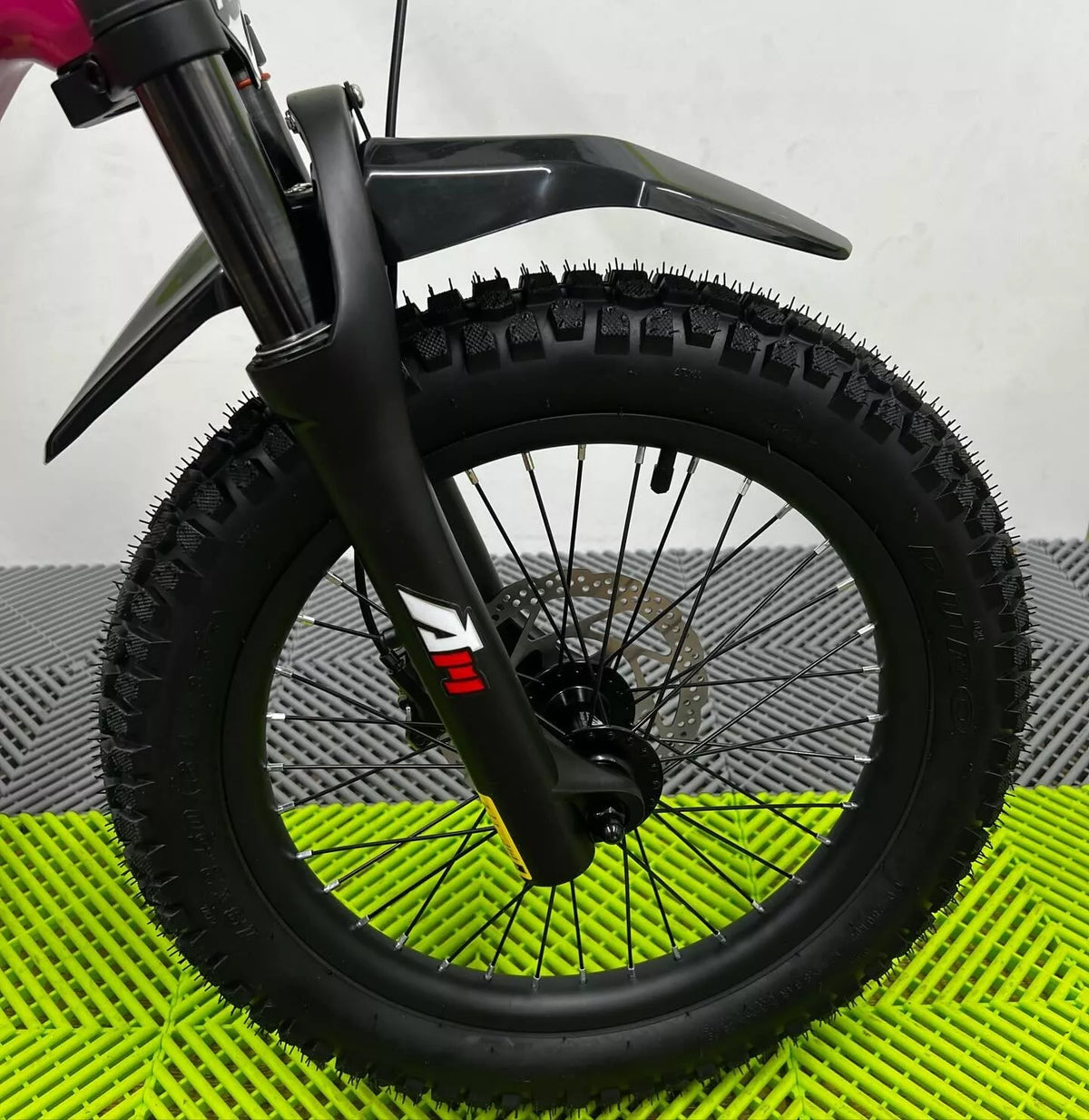 Revvi 18" Electric Bike - Pink