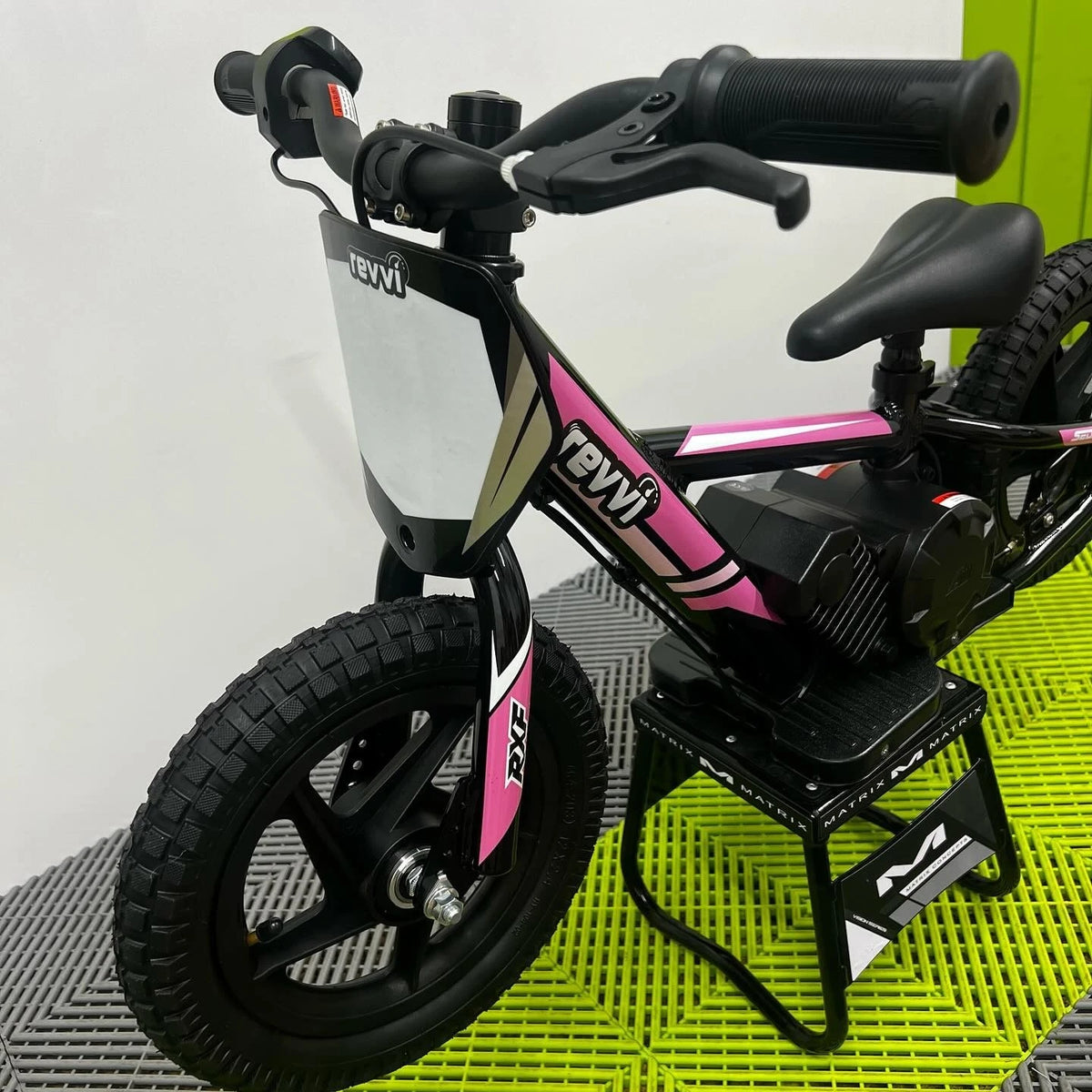 Revvi 12 Electric Bike, Stabilisers & Helmet Bundle – Pink