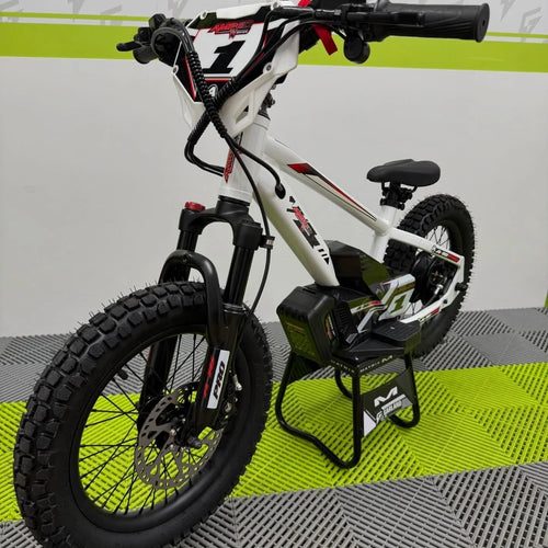 Amped A16 Pro Electric Bike + Spare Battery Bundle - White