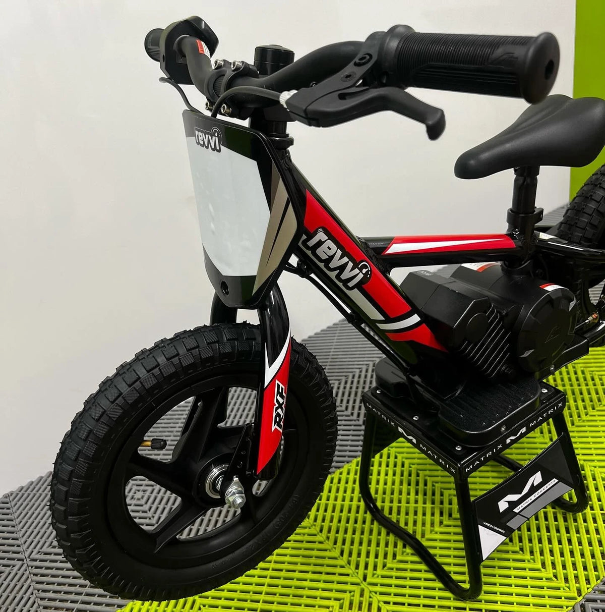 Revvi 12 Electric Bike, Stabilisers & Helmet Bundle – Red