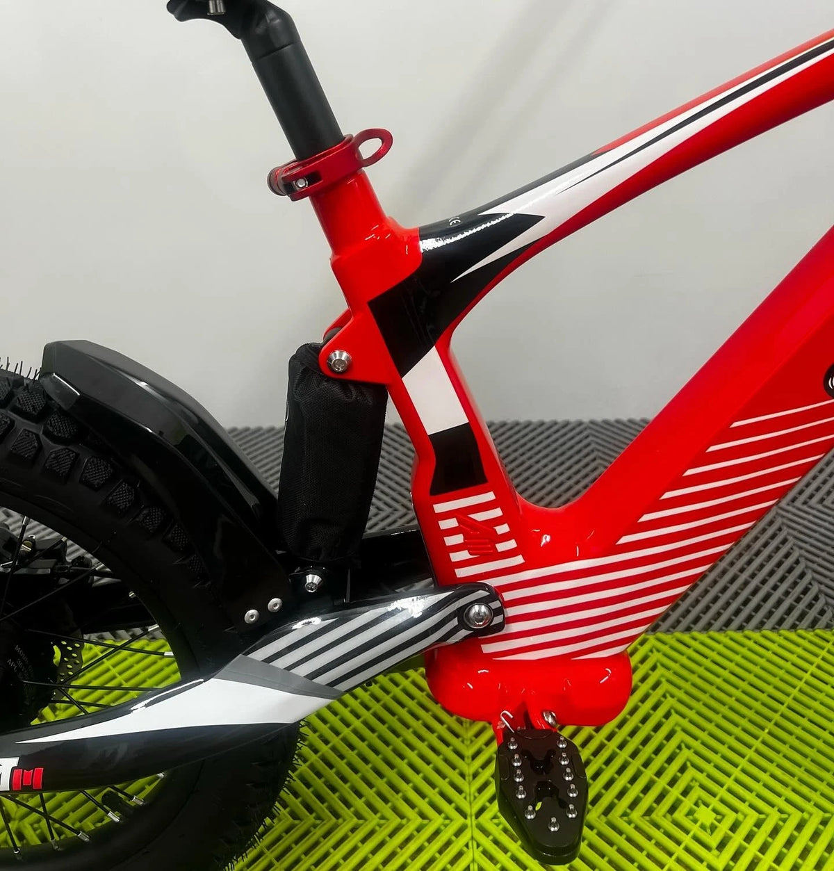 Revvi 18 Electric Bike + Riding Gear Bundle - Red