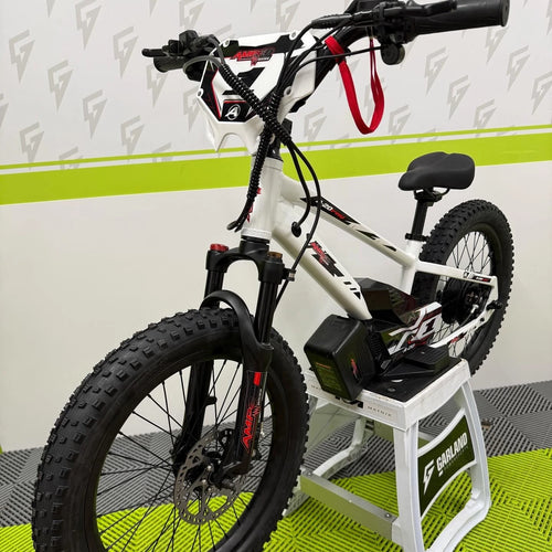 Amped A20 Pro Electric Bike + Riding Gear Bundle - White