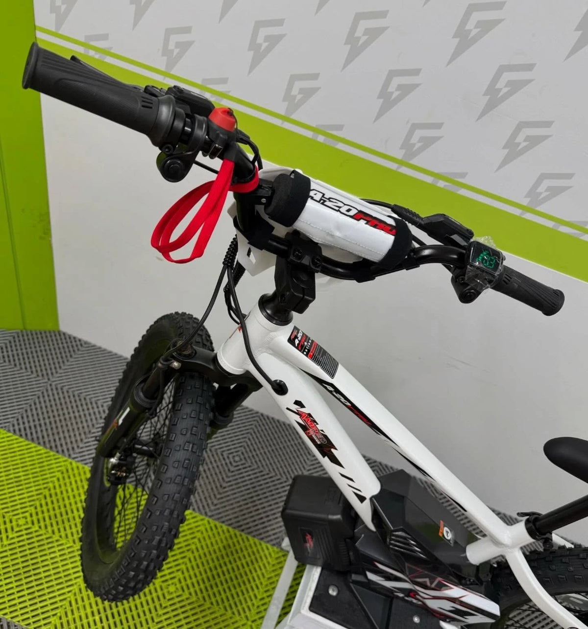 Amped A20 Pro Electric Bike + Riding Gear Bundle - White